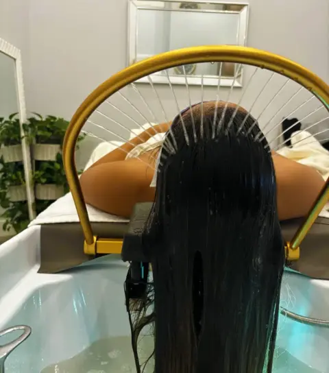 Head-Massage-Blue-Light-Vibrance-1200x1600.jpg