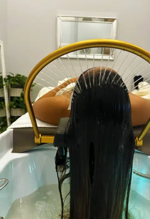 Head-Massage-Blue-Light-Vibrance-1200x1600.jpg