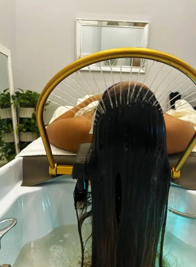 Head-Massage-Blue-Light-Vibrance-1200x1600.jpg